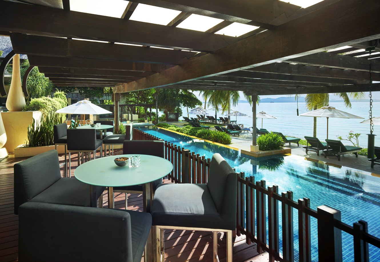 Pool Bar & Lounge